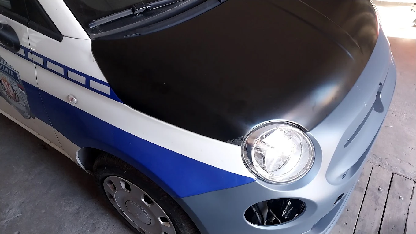 Policijsko vozilo posle limarije i farbanja
